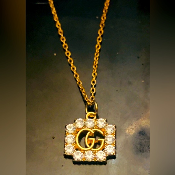 Stunning Gucci Crystal Framed GG pendant with Free vintage Chain - Picture 1 of 5